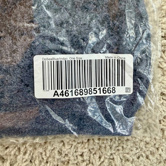 NWT Barefoot Dreams CozyChic Lite Confetti Beanie in Deep Sea Blue / Indigo - Picture 3 of 5